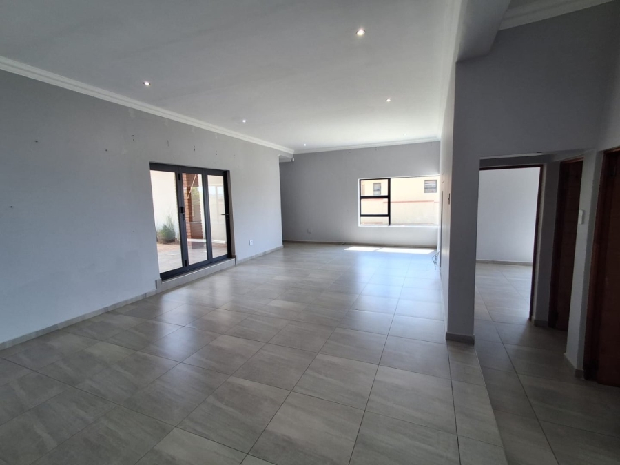 5 Bedroom Property for Sale in Wild Olive Estate Free State
